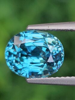 พลอย เพทาย (Zircon) 4.65 กะรัต (Cts.) พลอยแท้ อัญมณีมงคลประจําวันเกิด เครื่องประดับพลอย