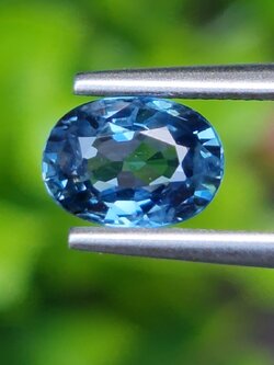 พลอย ไพลิน blue sapphire 1.37 กะรัต (Cts.) ดิบ unheated พลอยแท้ อัญมณีมงคลประจําวันเกิด เครื่องประดับพลอย