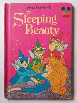 มีหลายภาพ,หนังสือนิทานเก่าปกแข็ง ภาษาอังกฤษ **มีรอยเขียนเล็กน้อยที่หน้า5 ตามภาพ สันมีรอย, ขนาด 22ซม. ภาพวาดสวย ,เจ้าหญิงดิสนีย์ ออโรร่า Walt Disney's Sleeping Beauty