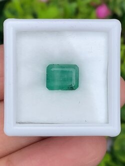 พลอย มรกต Natural Emerald แซมเบีย 2.02 กะรัต (Cts.) พลอยแท้ อัญมณีมงคลประจําวันเกิด เครื่องประดับพลอย
