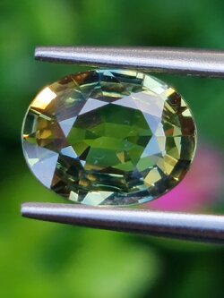 พลอย บุษราคัม yellow sapphire 2.28 กะรัต (Cts.) ดิบ (Unheated) พร้อมใบเซอร์ พลอยแท้ อัญมณีมงคลประจําวันเกิด เครื่องประดับพลอย