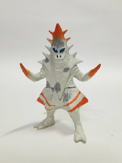 มีหลายภาพ,กาชาปอง สัตว์ประหลาด ซาซาฮิเลอร์ จากอุลตร้าแมนแจ๊ค ยางตัน ขนาดตามรูป มือสองสภาพดีมีรอยบ้าง