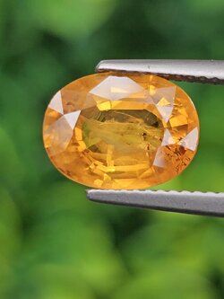 พลอย บุษราคัม yellow sapphire 4.20 กะรัต (Cts.) พลอยแท้ อัญมณีมงคลประจําวันเกิด เครื่องประดับพลอย