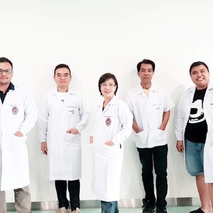 กาวน์สั้น