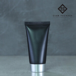 หลอดโฟมดำ 50g. ฝาเกลียวสีเงินด้าน