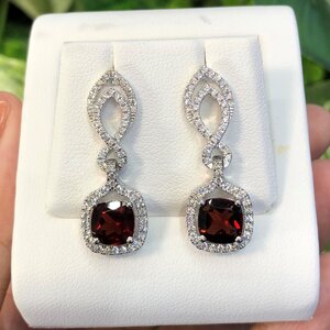 ชุดเครื่องประดับพลอย (Gemstone jewelry set)