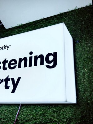 ป้ายกล่องไปอะคริลิคแสงรอบตัว ป้าย Spotity ป้ายกล่องไฟเพลง กล่องไฟดีเจ