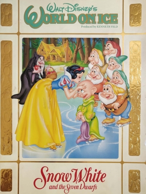 หนังสือภาพเล่มใหญ่ขนาด A3** ปกหลังมีตำหนิเล็กน้อย งานไลฟ์โชว์ "สโนส์ไวท์และคนแคระทั้งเจ็ด" Snow White and the Seven Dwarfs จาก Walt Disney's World on Ice produced by Kenneth Feld