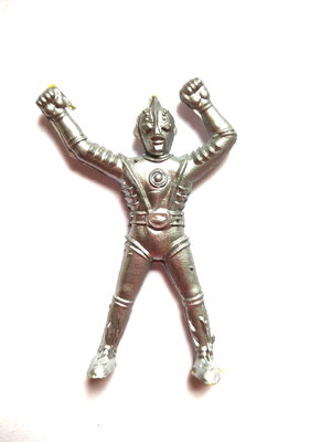 ตุ๊กตุ่นแอ๊นท์ 2.5" แถมถุงถั่ว สีเงินพ่น/ชุบ หุ่นไม่ทราบชื่อ ของเก่า ราวปี 2520