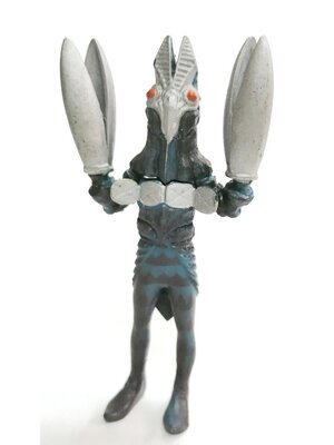 กาชาปอง สัตว์ประหลาดอุลตร้าแมน สัตว์ประหลาด มนุษย์ดาวบัลตั้น2 ตัวนี้มีหลายท่า ท่านี้คือท่าเปิดหน้าอกสะท้อนแสงสเปซ