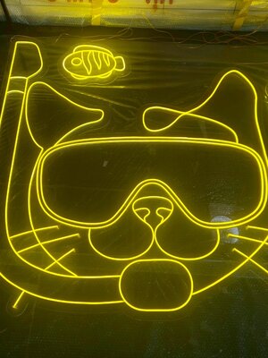 ป้ายไฟนีออนดัด LED ติดบนอะคริลิคใส ป้ายไฟแมวดัด