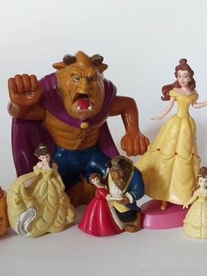 เซ็ทของสะสมเจ้าหญิงแบลล์ จาก บิวตี้แอนด์เอะบีสต์ และ แบลล์ หรือ เบลล์ งานสะสมอื่นๆ