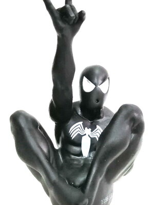 ซอฟนิ่ม เวนอม จาก สไปเดอร์แมน สามารถใส่น้ำแล้วบีบออกมาจากรูฉีดที่มือได้ สภาพเก่าเก็บ ขายตามสภาพ