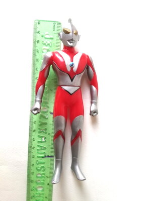 ซอฟ 6.5 นิ้ว อุลตร้าแมนตัวปลอม (อิมิต อุลตร้าแมน) ขนาดตามรูป อุลตร้าแมนตัวร้ายร่างแปลงมนุษย์ดาวซาราป ในอุลตร้าแมนคนแรก