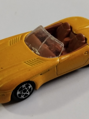 ของเล่น ของสะสม**มีตำหนิ กระจกร้าว รถเหล็ก รถสปอร์ต สีเหลือง เปิดประทุน รุ่น Dodge Concept Car