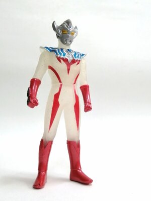 ซอฟ 5.5 นิ้ว ตัวพิเศษ อุลตร้าแมนไทกะ สีขาวใสใส่กากเพชรทำสีเฉพาะจุด สภาพดีมีรอยบ้าง