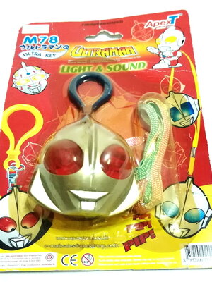 พวงกุญแจ เอเพคทอย Apex Toys Key Chain มีไฟมีเสียง หน้าดาร์คอุลตร้าแมน Dark Ultraman ของเก็บในแพค ไม่เคยแกะ แพคมีรอยและงอตามขอบมุม ขายตามสภาพงานเก่า