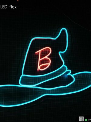 ป้ายไฟนีออนดัด - หมวก B -ขนาด 60*60 cm. -อะคริลิคใสไดคัทรองหลัง
