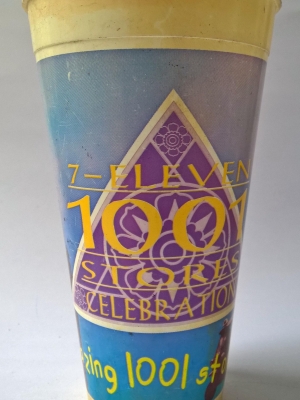 แก้วน้ำพลาสติกขนาดประมาณ 22 oz ของสะสมจาก7-11 'ฉลองครบ 1001 สาขา 7-11 ในประเทศไทย 1001 stores celebration ',Amazing 1001 Stores in Thailand