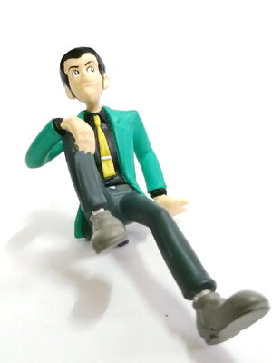 ฟิกเกอร์ยางตัน จอมโจรลูแปง ท่านั่ง ขนาดสูงราว 3.5 นิ้ว สภาพดี