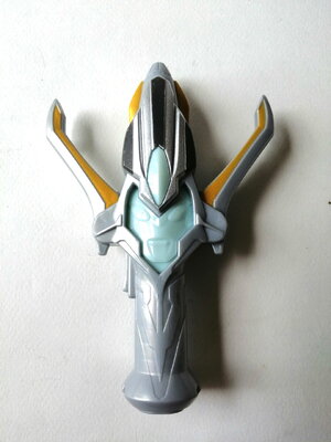 อุปกรณ์แปลงร่างของอุลตร้าแมน กิงกะ ", กิงกะสปาร์ค" ขนาด 5 นิ้ว รุ่นนี้มีเพียงไฟ ตามภาพ ไม่มีเสียง ไม่มีตัวอ่านเซนเซอร์ ไม่สามารถเล่นกับตุ๊กตา