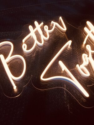 ไฟนีออน เฟค