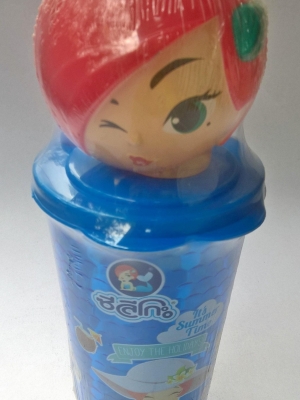 ของสะสมจาก สาหร่ายอบกรอบชนิดแผ่นรสดั้งเดิม ตรา ซีลีลิโกะ ในแก้วสีฟ้าหัวตุ๊กตา ชุด It's Summer Time ปีที่ผลิต 2015 *** หมดอายุแล้ว ใช้สำหรับสะสมเท่านั้น