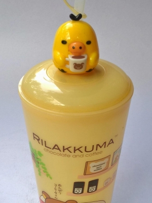 Collectible Plastic Grass"A Yellow Pig, friend of Rilakkuma Topper on the Yellow Cute Printed Grass" ,ของสะสมจาก7-11 แก้วพลาสติกสีฟ้าพิมพ์ลายน่ารัก พร้อมท๊อปเปอร์ หมูเหลือง เพื่อนของรีลัคคุมะ