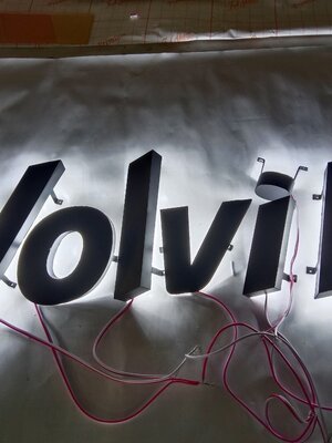 อักษรไฟออกหลัง Volvik