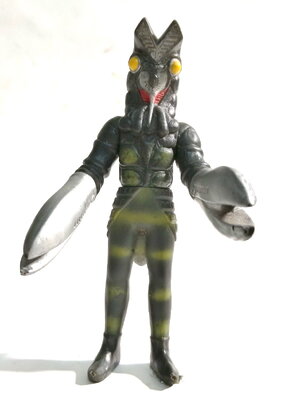 ซอฟ4.5นิ้ว มนุษย์ดาวบัลตั้น ตัวนี้ปรากฏตัวหลายครั้งในอุลตร้าแมนคนแรก ตัวนี้เป็นตัวทำสีพิเศษแตกต่างไปจากตัวก่อนๆ ที่สีออกฟ้าเขียว ตัวนี้เป็นซอฟขนาดเล็ก สูง12ซม.ของ Bandai ปี2005 รายละเอียดครบสมบูรณ์สวยงาม สภาพสะสมเก่าเก็บ ขายตามสภาพ