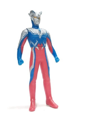 ซอฟ 4 นิ้ว อุลตร้าแมน ซีโร่ ขนาดตามรูป สภาพดี มีรอยบ้าง