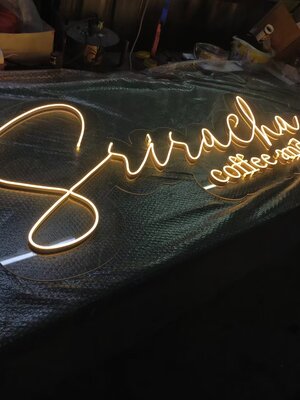 ไฟนีออน เฟค