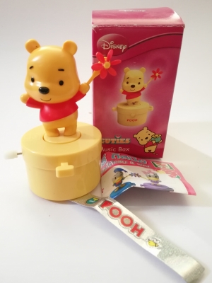 กล่องดนตรี ***ไม่เช็คระบบว่าใช้งานได้หรือไม่ เพราะสภาพเก่าเก็บ หลายปีแล้ว Disney, Cutie Music Box-หมีพูห์ (Pooh) จากเรื่อง Winnie the Pooh ของสะสมจาก 7-11