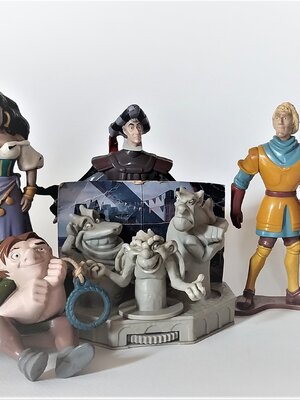 เซ็ทตุ๊กตาของพรีเมี่ยมจากแมคโดนัลด์ ชุด คนค่อมแห่งนอร์เธอะดาม ***งานมีรอยสีถลอกตามภาพ