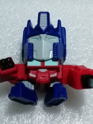 ของสะสม ออฟติมัสไพรม์ SD, OPTIMUS PRIME SD, ของสะสมจากแมคโดนัลด์2016, กดด้านหลังแขนลงพร้อมปล่อยดาบ