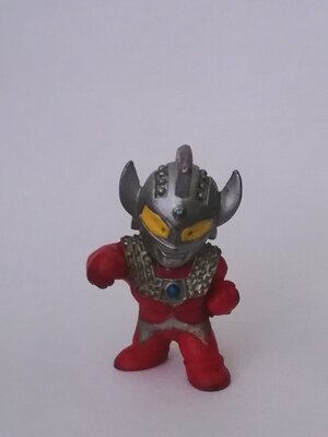 อุลตร้าแมนทาโร่ แบบ SD Ultraman TARO,FISHO ของแถมจากปลาเส้นฟิชโช่ งานเก่า ไม่มีฐาน***มีตำหนิตามภาพ