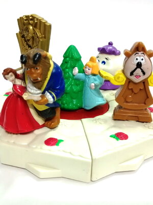 ของเล่น แมคโดนัลด์ ชุดโฉมงามกับเจ้าชายอสูร (บิวตี้แอนเดอะบีสต์) Beauty and the Beast งานเก่าหายากมากแบบครบชุด เก่าเก็บ **กล่องดนตรีตรงกลางแบตเตอรี่เสื่อม ใช้งานไม่ได้