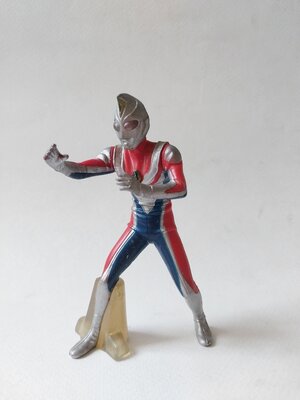 แคนดี้ทอย อุลตร้าแมนไดน่า** ชิ้นส่วนหน้าติดกาส