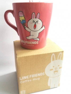 แก้วมักเซรามิกสีชมพู ลายตุ๊กตาไลน์ กระต่ายโคนี่ Cony ,Line Friends, พร้อมช้อนหัวโคนี่ และกล่อง ของสะสมจาก7-11