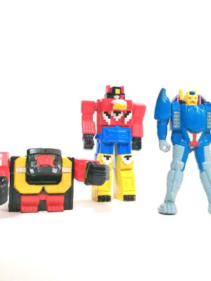 แคนดี้ทอย หุ่นยนต์รวมร่างไม่ได้ ขยับแขนได้ สภาพดีมีรอยบ้าง ขนาดตามรูป