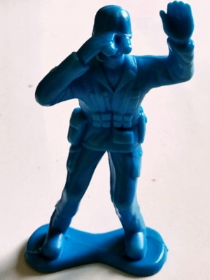 ของสะสม โมเดลพลาสติก ตุ๊กตาทหารยืนส่องกล้อง สีฟ้า จาก Greenerier International Inc.