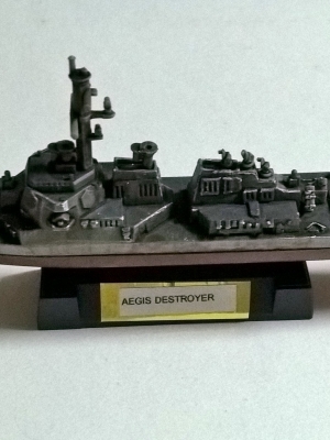 ขายโมเดลเรือรบประกอบสำเร็จ ทำสี AEGIS DESTROYER ขนาดตามภาพ