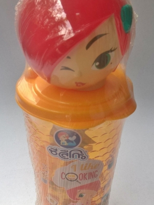 ของสะสมจาก สาหร่ายอบกรอบชนิดแผ่นรสดั้งเดิม ตรา ซีลีลิโกะ ในแก้วสีส้มหัวตุ๊กตา ชุด I LIKE COOKING ปีที่ผลิต 2015 *** หมดอายุแล้ว ใช้สำหรับสะสมเท่านั้น