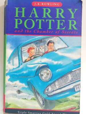 หนังสือนิยายเก่า ฉบับภาษาอังกฤษ แฮรี่ พ็อตเตอร์ กับ ห้องแห่งความลับ Harry Potter and the Chamber of Secret โดย J.K. Rowling,Triple Smarties Gold Award Winner