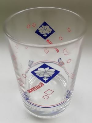 ของเก่าสะสม แก้วน้ำของสะสมจากนมตรามะลิ พิมพ์ลาย นมตรามะลิ และ MALI MILK และโลโก้ เส้นผ่าศุนย์กลางประมาณ 7 cm. ความสูงประมาณ 10 cm.