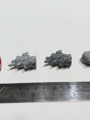 มีหลายภาพ ชุดผู้ร้ายจากยักษ์วัดแจ้งพบจัมโบ้เอSD ขนาดประมาณ 3 ซม.