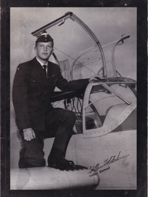 หนังสืองานศพ อนุสรณ์งานฌาปณกิจศพกัปตัน สเตฟเฟ่น แคลสตั๊ด Capt. STEFFEN KLAESTAD ณ ฌาปณสถาน อ.เมือง จ.เชียงใหม่ วันที่ 27 พฤษภาคม 2544 เวลา 16.30 น.