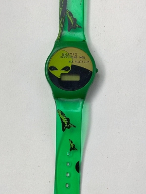 นาฬิกาเก่าของสะสมจากฟิล์มสีฟูจิ ชำรุดตามภาพ