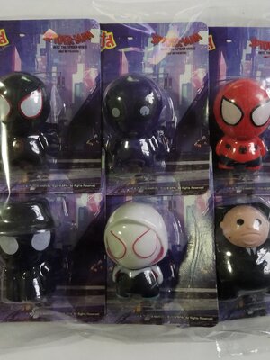 ของเล่น ของสะสมจากมาร์เวลคอมมิกส์ Marvel Comics, Spiderman เซ็ทตุ๊กตาฮีโร่จากภาพยนต์สไปเดอร์แมนแถมขนมแคมปัส