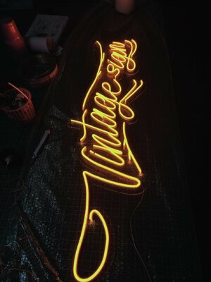 ป้ายไฟนีออนดัด วางอะคริลิคใสรองหลัง